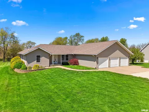 28948 N Woodside Dr, Canton, IL 61520