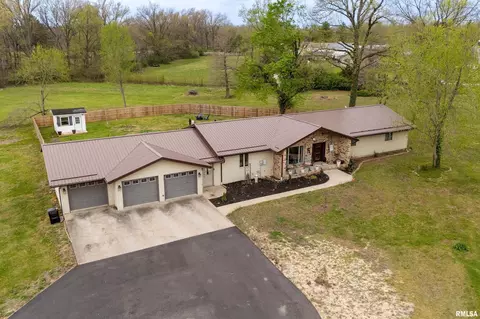 917 Dorris Heights Rd, Harrisburg, IL 62946