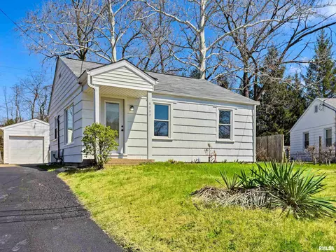 5002 Glen Elm Dr, Peoria Heights, IL 61616