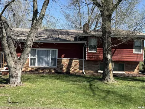 103 Orr Ave, Pekin, IL 61554