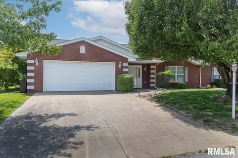 1504 Apache Dr, Marion, IL 62959