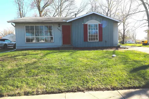 3820 W Carmel Ave, Peoria, IL 61615