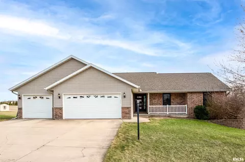 208 Karagen Cir, Germantown Hills, IL 61548