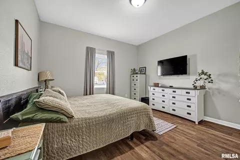 Bedroom - 504 E Adams St, Morton, IL 61550 photo 1 of 5
