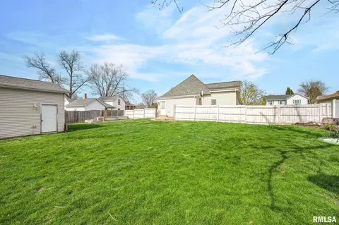 Exterior - 504 E Adams St, Morton, IL 61550 photo 5 of 7