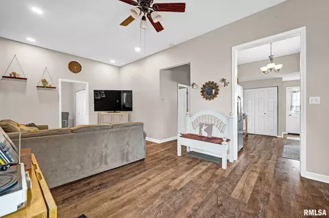 Entry Way - 504 E Adams St, Morton, IL 61550 photo 1 of 4
