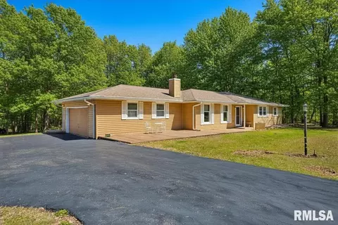 2353 Hollands Grove Rd, Washington, IL 61571