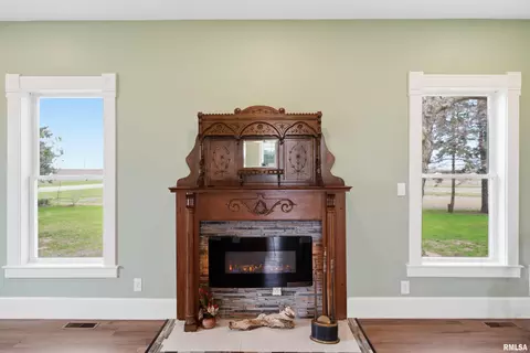 Living - 22014 N Route 40, Edelstein, IL 61526 photo 7 of 7