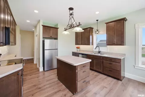 Kitchen - 22014 N Route 40, Edelstein, IL 61526 photo 1 of 4