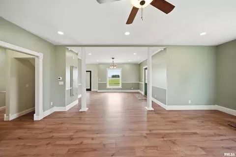 Living - 22014 N Route 40, Edelstein, IL 61526 photo 6 of 7