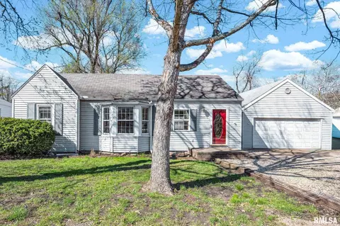 1525 E Hendryx Ln, Peoria, IL 61615