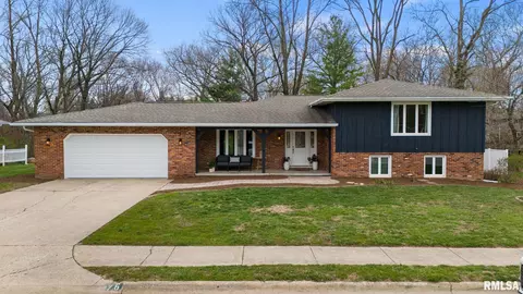 76 Hickory Ridge Ct, Morton, IL 61550
