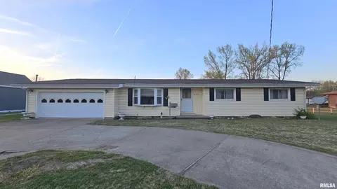 806 W Broadway Blvd, Johnston City, IL 62951