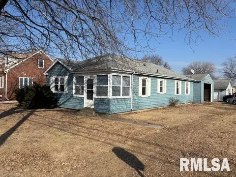 2007 10th St, Silvis, IL 61282