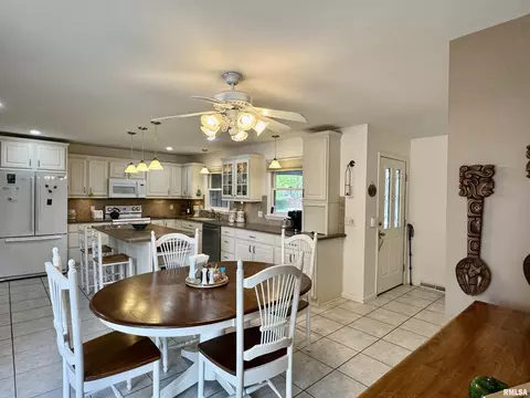 Kitchen - 833 Madelyn Ave, Macomb, IL 61455 photo 5 of 9