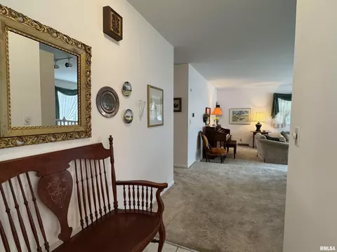 Entry Way - 833 Madelyn Ave, Macomb, IL 61455 photo 1 of 5
