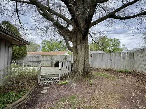 Exterior - 833 Madelyn Ave, Macomb, IL 61455 photo 9 of 10