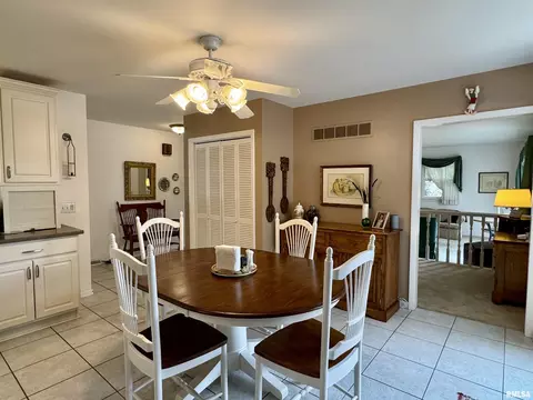 Dining - 833 Madelyn Ave, Macomb, IL 61455 photo 2 of 2