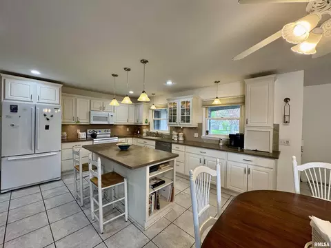Kitchen - 833 Madelyn Ave, Macomb, IL 61455 photo 6 of 9