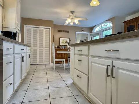 Kitchen - 833 Madelyn Ave, Macomb, IL 61455 photo 4 of 9