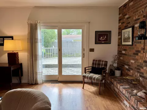 Exterior - 833 Madelyn Ave, Macomb, IL 61455 photo 5 of 10