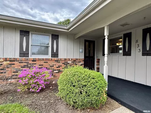 Exterior - 833 Madelyn Ave, Macomb, IL 61455 photo 4 of 10