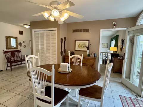 Dining - 833 Madelyn Ave, Macomb, IL 61455 photo 1 of 2