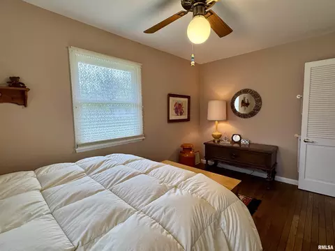 Bedroom - 833 Madelyn Ave, Macomb, IL 61455 photo 4 of 8