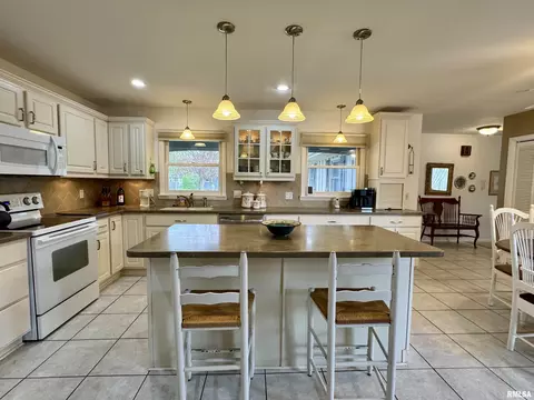 Kitchen - 833 Madelyn Ave, Macomb, IL 61455 photo 1 of 9