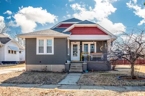 902 Saint Julian St, Pekin, IL 61554
