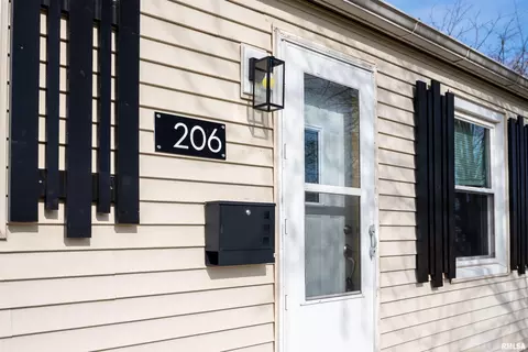 Exterior - 206 S Walnut St, Eureka, IL 61530 photo 5 of 10
