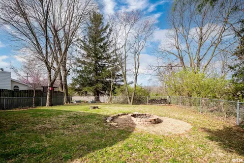 Exterior - 206 S Walnut St, Eureka, IL 61530 photo 9 of 10