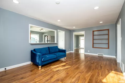 Living - 206 S Walnut St, Eureka, IL 61530 photo 2 of 3