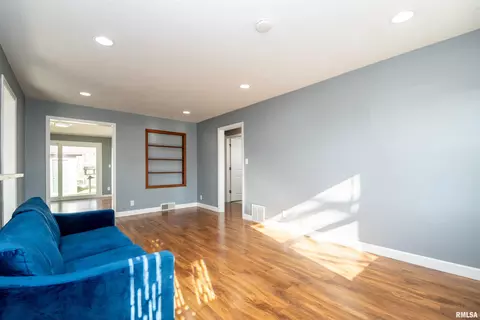 Living - 206 S Walnut St, Eureka, IL 61530 photo 1 of 3