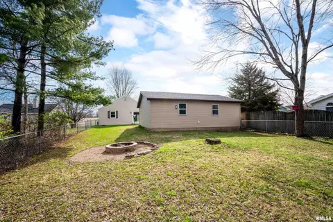 Exterior - 206 S Walnut St, Eureka, IL 61530 photo 10 of 10
