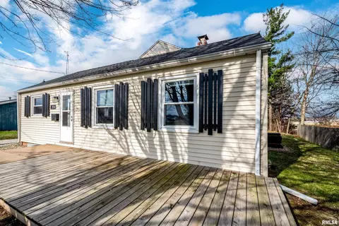 Exterior - 206 S Walnut St, Eureka, IL 61530 photo 6 of 10