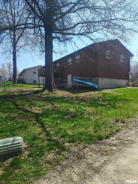 Exterior - 1824 Riverview Dr, Macomb, IL 61455 photo 2 of 4