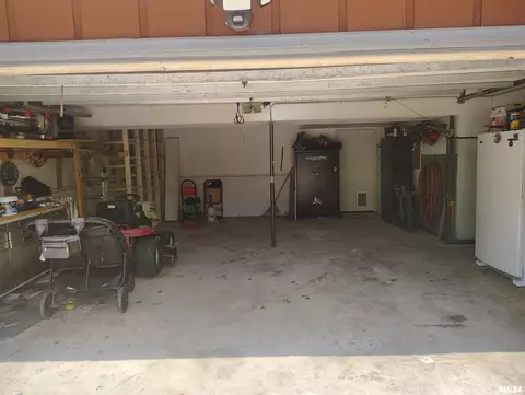 Exterior - 1824 Riverview Dr, Macomb, IL 61455 photo 3 of 4