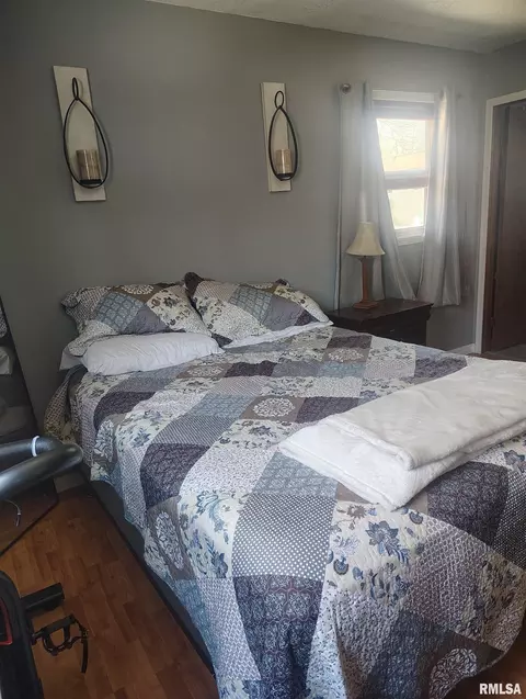 Bedroom - 1824 Riverview Dr, Macomb, IL 61455 photo 2 of 9