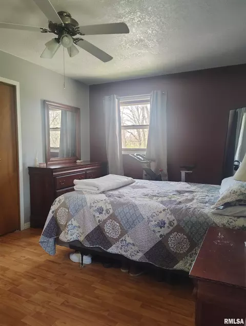 Bedroom - 1824 Riverview Dr, Macomb, IL 61455 photo 3 of 9