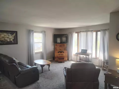 Living - 1824 Riverview Dr, Macomb, IL 61455 photo 3 of 6