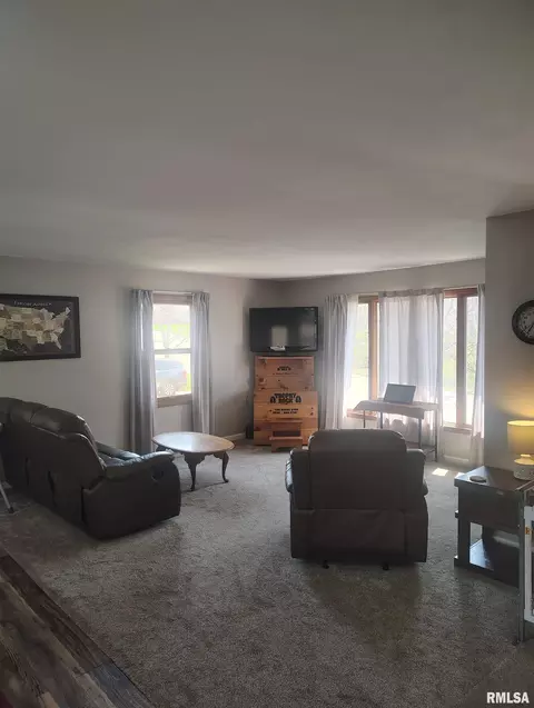 Living - 1824 Riverview Dr, Macomb, IL 61455 photo 4 of 6