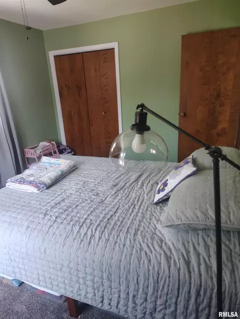 Bedroom - 1824 Riverview Dr, Macomb, IL 61455 photo 6 of 9