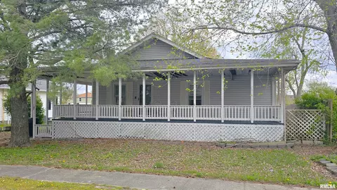 107 S 1st St, Marion, IL 62959