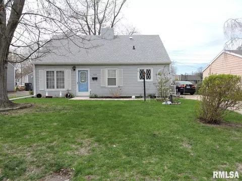 305 Manor St, Pekin, IL 61554