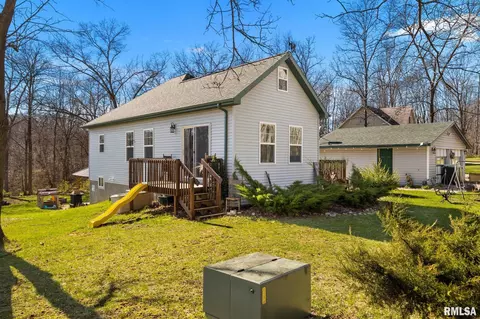 19 Foothill Dr, Putnam, IL 61560