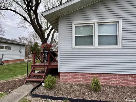 Exterior - 827 W Mcdonough St, Macomb, IL 61455 photo 4 of 6
