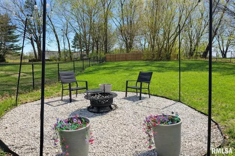 Exterior - 827 W Mcdonough St, Macomb, IL 61455 photo 6 of 6