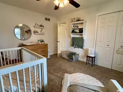Bedroom - 827 W Mcdonough St, Macomb, IL 61455 photo 4 of 7