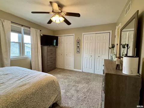 Bedroom - 827 W Mcdonough St, Macomb, IL 61455 photo 2 of 7